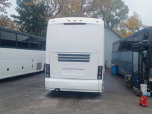 2006 MCI J4500