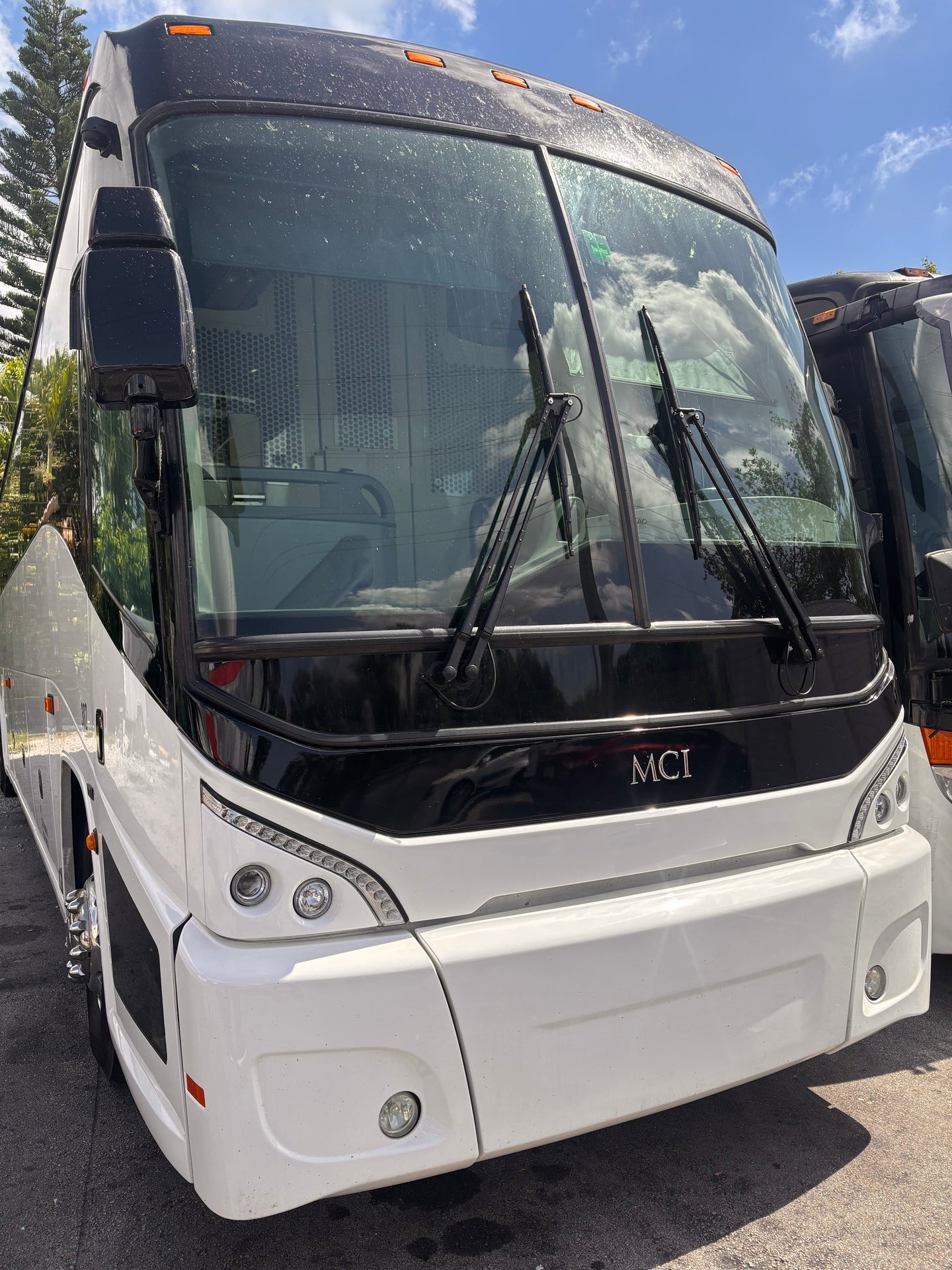 2016 MCI J4500 Detention Package
