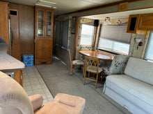 2006 Fleetwood C37 - Preowned Coach Buses