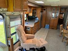 2006 Fleetwood C37 - Preowned Coach Buses