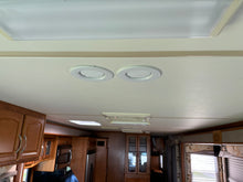 2006 Fleetwood C37 - Preowned Coach Buses