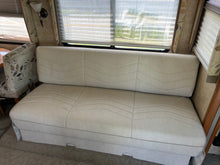 2006 Fleetwood C37 - Preowned Coach Buses