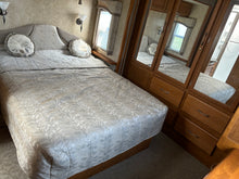 2006 Fleetwood C37 - Preowned Coach Buses