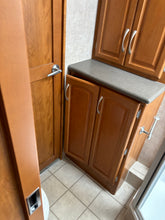 2006 Fleetwood C37 - Preowned Coach Buses